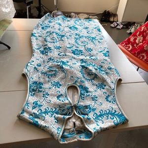 Silk cheongsam. Above knee. Fully lined.